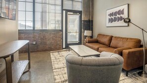 Smart TV - Landing | Beautiful 2BD in Uptown (Memphis)