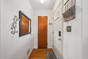 Interior - Beautiful 3-bedroom house with AC in Bayonne, 2 Free Parking, Walk to Train NYC (Bayonne)