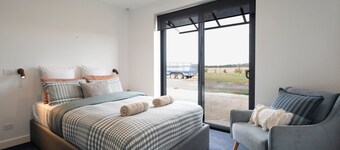 Lake Connewarre Farm Stay | Acreage| Sleeps 10