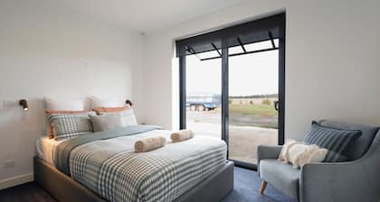 Lake Connewarre Farm Stay | Acreage| Sleeps 10