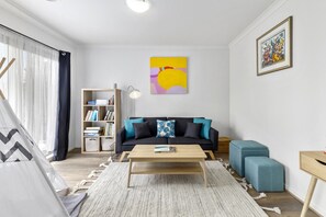 Living area - Coastal House Curlewis Getaway (Curlewis)