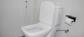 Standard Single Room | Bathroom | Shower, free toiletries, slippers, towels - RG Hotel Mtongwe (Mombasa)
