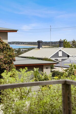 Property grounds - Matching Green on The Parade - perfect location! (Ocean Grove)