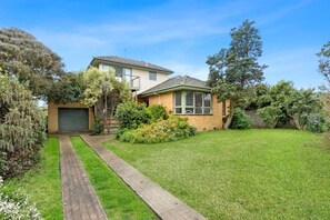 Exterior - Matching Green on The Parade - perfect location! (Ocean Grove)