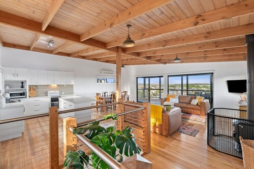 Ocean Views on Aldebaran - sleeps 11