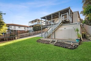 Exterior - Ocean Views on Aldebaran - sleeps 11 (Ocean Grove)