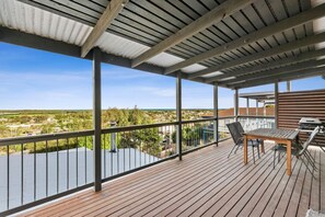 Outdoor dining - Ocean Views on Aldebaran - sleeps 11 (Ocean Grove)