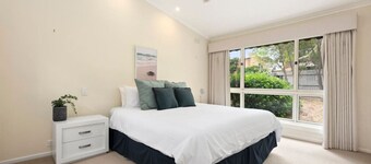 At the Hilltop - sleeps 10 - Pet friendly