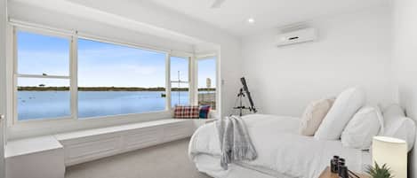 Desk, iron/ironing board, WiFi, bed sheets