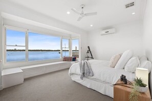Desk, iron/ironing board, WiFi, bed sheets - Portrush - Ultimate Family Stay - Sleeps 13 (Barwon Heads)
