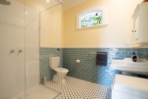 Hair dryer, towels - Riverside Charm - Sleeps 8! (Barwon Heads)