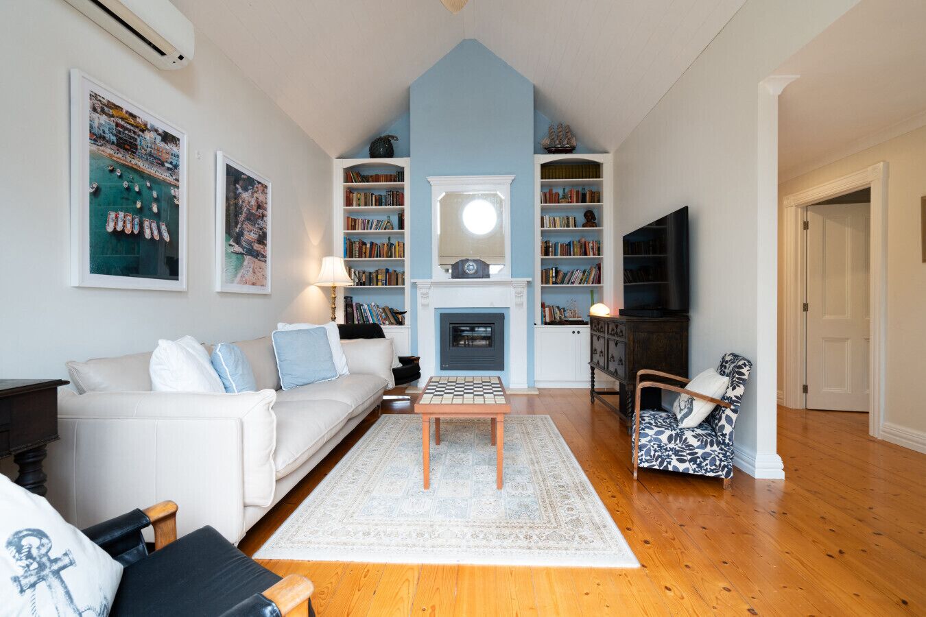 TV, fireplace