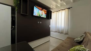 Smart-TV, Tischfußball, Tischtennisplatte