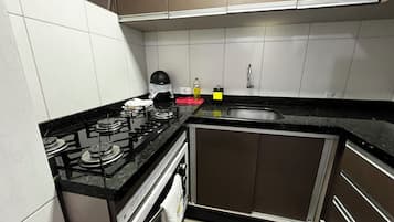 Kühlschrank, Mikrowelle, Ofen, Wasserkocher