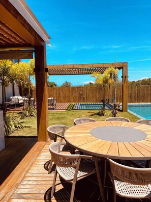 Outdoor dining - Vrbo Property (Açu da Torre)