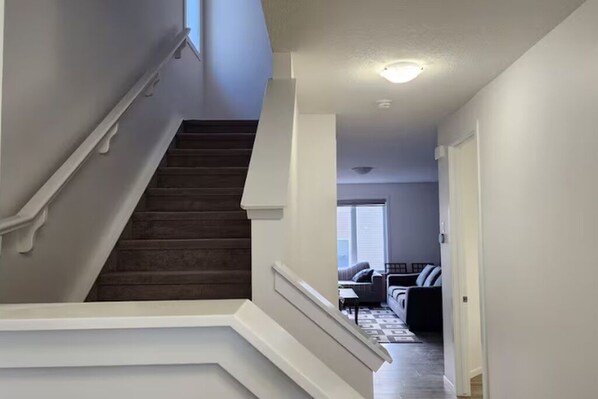 Interior - Air conditioned home, Garage Parking (Calgary)