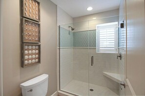 Shower, hair dryer, towels - 2nd floor Siesta Key condo - short walk to beach - GBB 1339 (Siesta Key)