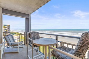 Property grounds - Oceanview Studio w/ Private Balcony, Pools & Beach Access (Daytona Beach Shores)