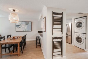 Dining - Ocean Village Club I12, 2/2 condo in oceanfront gated community (St. Augustine)