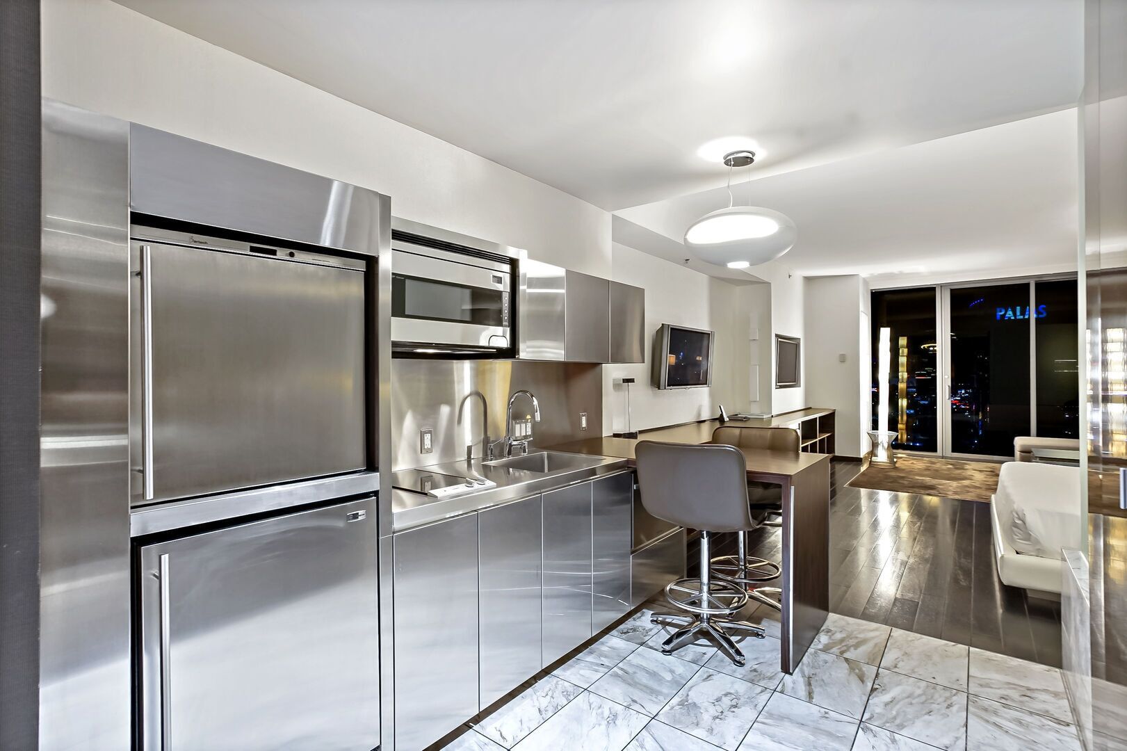 Kühlschrank, Mikrowelle, Herdplatte, Geschirrspüler