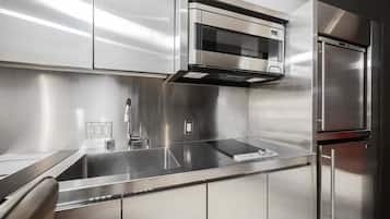Réfrigérateur, micro-ondes, plaque de cuisson, lave-vaisselle