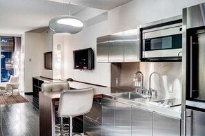 Fridge, microwave, stovetop, dishwasher - SVS: Strip View Studio | Open Balcony | Pool & Gym Access | Palms Place (Las Vegas)