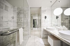 Shower, jetted bath, hair dryer, towels - SVS: 1BD Mountain View | Open Balcony | Pool & Gym | Palms Place (Las Vegas)