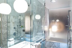 Shower, jetted bath, hair dryer, towels - SVS: Strip View Studio | Open Balcony | Resort Amenities | Palms Place (Las Vegas)