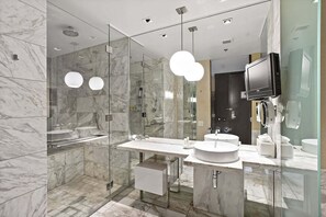 Shower, jetted bath, hair dryer, towels - SVS: Strip View Studio | Open Balcony | Pool & Gym | Palms Place (Las Vegas)