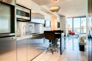 Fridge, microwave, stovetop, dishwasher - SVS: Strip View Studio | Open Balcony | Resort Pool | Palms Place (Las Vegas)