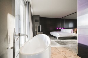Desk, iron/ironing board, free WiFi, bed sheets - SVS: 1BD | Full Kitchen | Jetted Tub | Mountain View | Palms Place (Las Vegas)