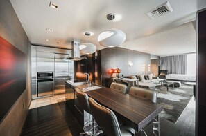 Interior - SVS: 1BD Strip View | Jetted Tub | Full Kitchen | Sleeps 6 | Palms Place (Las Vegas)