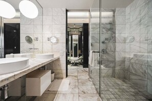 Shower, jetted bath, hair dryer, towels - SVS: 1BD Strip View | Jetted Tub | Full Kitchen | Sleeps 6 | Palms Place (Las Vegas)