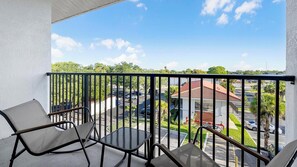 Property grounds - Landing | Stylish Studio, Courtyard, Yoga Studio (Golden Gate)