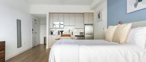 Escrivaninha, ferros/tábuas de passar roupa, Wi-Fi, roupa de cama