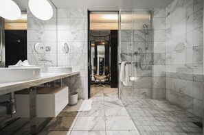 Shower, hair dryer, towels - SVS: 1BD Mountain View | Open Balcony | Resort Pool & Gym | Palms Place (Las Vegas)