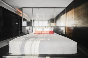 Desk, iron/ironing board, free WiFi, bed sheets - SVS: 1BD Mountain View | Open Balcony | Resort Pool & Gym | Palms Place (Las Vegas)