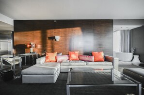 TV - SVS: 1BD Mountain View | Open Balcony | Resort Pool & Gym | Palms Place (Las Vegas)