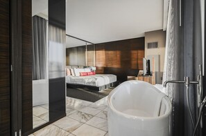 Desk, iron/ironing board, free WiFi, bed sheets - SVS: 1BD Mountain View | Open Balcony | Resort Pool & Gym | Palms Place (Las Vegas)