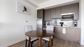 Dining - Landing | Beautiful Studio, Courtyard, Gym (Golden Gate)