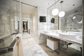 Shower, jetted bath, hair dryer, towels - SVS: Tiger-Themed Remodeled 1BD | Strip View Balcony | Palms Place (Las Vegas)