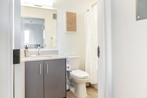 Bathroom - Landing | Amazing Studio, Yoga Studio, Courtyard (Golden Gate)