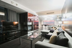 TV - SVS: 1BD Mountain View | Open Balcony | Pool & Gym Included | Palms Place (Las Vegas)