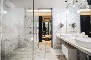 Shower, jetted bath, hair dryer, towels - SVS: 1BD Strip View | Jetted Tub | Full Kitchen | Sleeps 4 | Palms Place (Las Vegas)