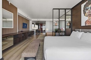 1 bedroom, desk, iron/ironing board, free WiFi - SVS: Remodeled Strip View Studio | Open Balcony | Resort Pool | Palms Place (Las Vegas)