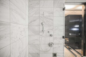 Shower, jetted bath, hair dryer, towels - SVS: 1BD Strip View | Jetted Tub | Pool & Gym | Sleeps 4 | Palms Place (Las Vegas)
