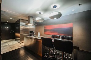 Dining - SVS: 1BD Strip View | Jetted Tub | Pool & Gym | Sleeps 4 | Palms Place (Las Vegas)