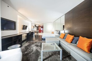 Bureau, fer et planche à repasser, Wi-Fi gratuit, draps fournis