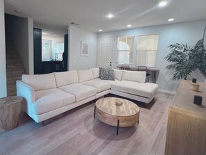 Living area - Perfect for World Cup! Stay minutes from the action in a home near SoFi Stadium. (Inglewood)