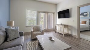 Smart TV - Landing | Stylish 1BD, Courtyard, Gym (Houston)
